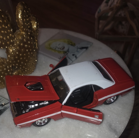 Collectible Automobile - Picture 13 of 14